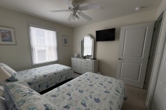 Twin Bed Room